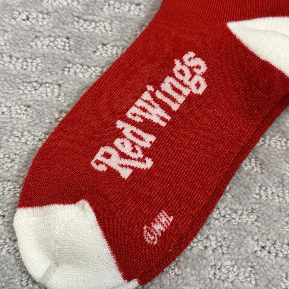 Detroit RED WINGS Crew Socks Men's Size Medium Size 5-10 NHL